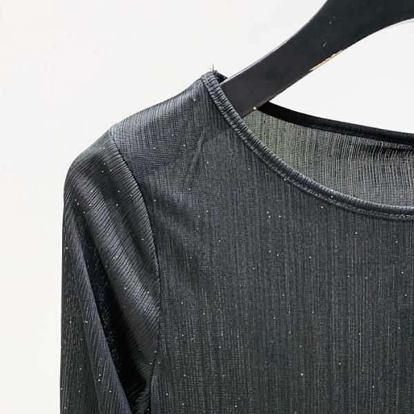 Modern női blúz széles lótusz ujjakkal és ovális nyakkivágással