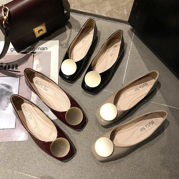 Дамски ежедневни обувки с равна подметка и метална катарама 