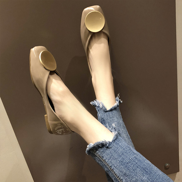 Дамски ежедневни обувки с равна подметка и метална катарама 