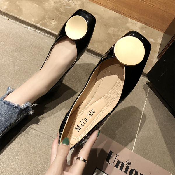 Дамски ежедневни обувки с равна подметка и метална катарама 