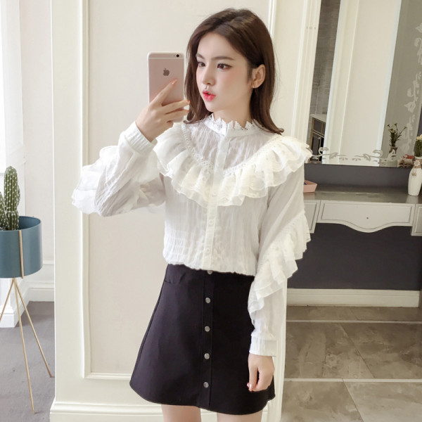 Дамска дантелена риза с висока яка и дълъг ръкав 