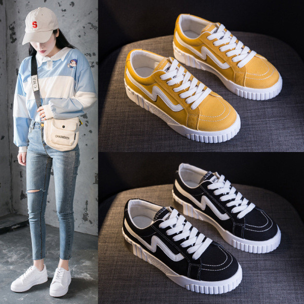 Női bőr tornacipő lapos talppal és fűzővel