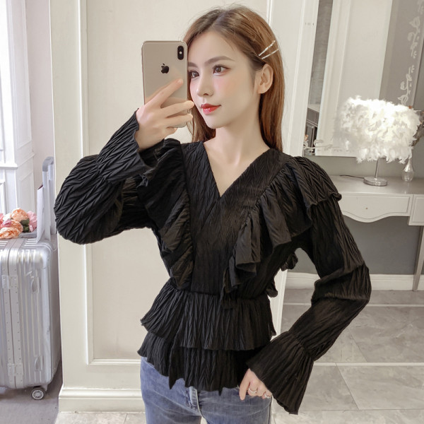 Sieviešu krekls ar špica kakla izgriezumu un garām piedurknēm