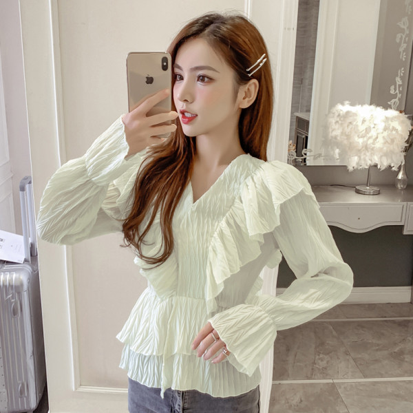 Sieviešu krekls ar špica kakla izgriezumu un garām piedurknēm