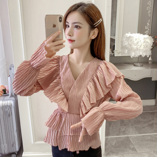 Sieviešu krekls ar špica kakla izgriezumu un garām piedurknēm