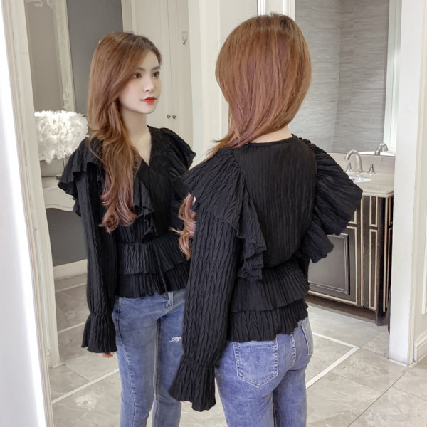 Sieviešu krekls ar špica kakla izgriezumu un garām piedurknēm