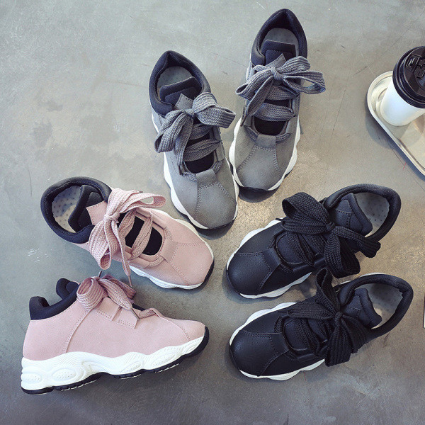 Moteriški spyruokliniai sportbačiai iš eko zomšos su raišteliais