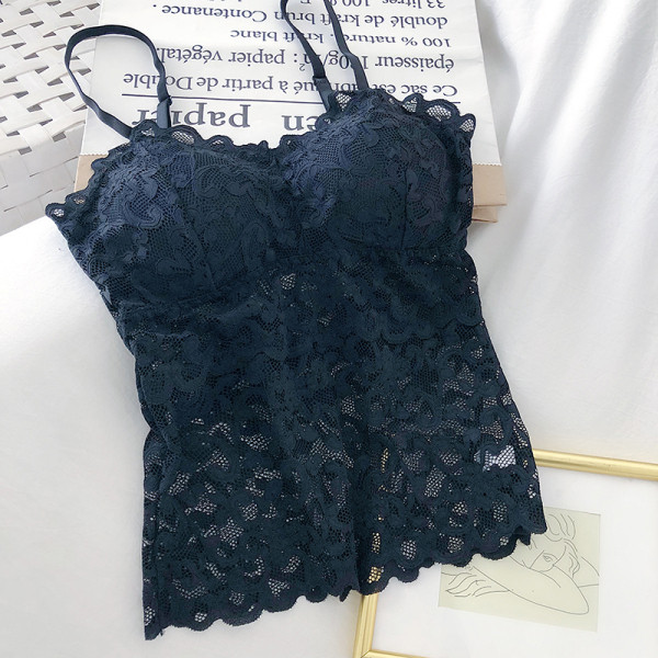 Maieu de damă din dantelă cu decolteu spitz și bretele subțiri