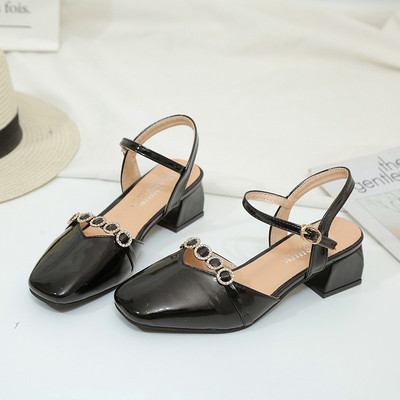 Ženske sandale sa debelom petom - od eko kože i metalnog elementa