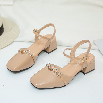 Ženske sandale sa debelom petom - od eko kože i metalnog elementa