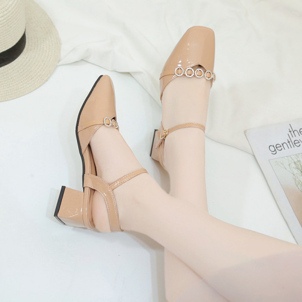 Ženske sandale sa debelom petom - od eko kože i metalnog elementa