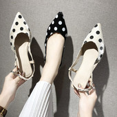 Női szandál pöttyös hegyes modell