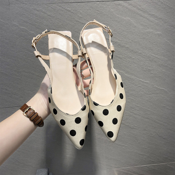 Női szandál pöttyös hegyes modell