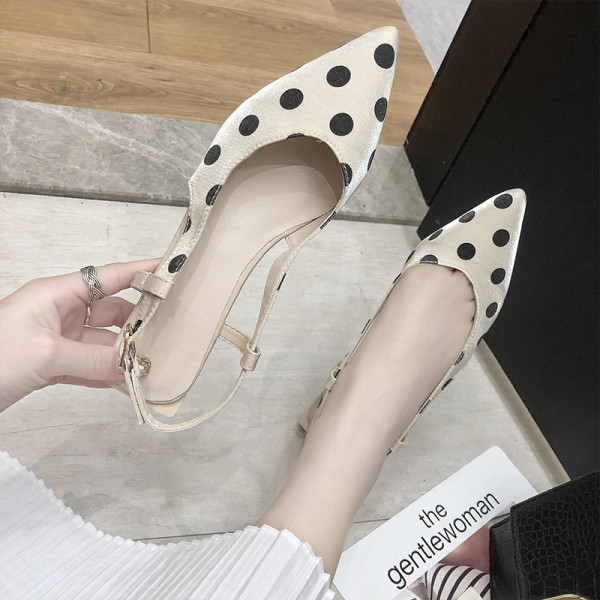 Női szandál pöttyös hegyes modell