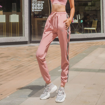 Moteriškos sportinės kelnės su elastiniu juosmeniu ir pilku apvadu