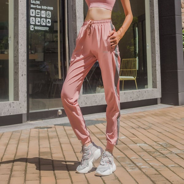 Moteriškos sportinės kelnės su elastiniu juosmeniu ir pilku apvadu