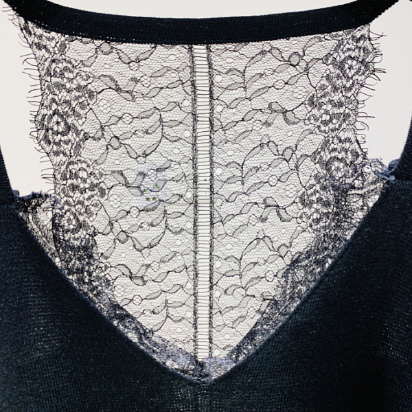 Moderna ženska majica bez rukava s tankim naramenicama, čipkom i špic izrezom