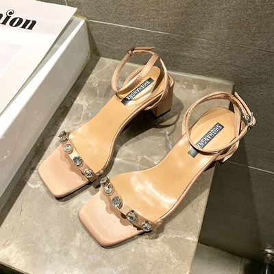 Moodsad paksu kontsaga ja elementkividega naiste sandaalid