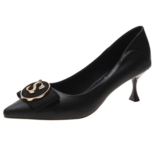 Sieviešu modernas kurpes ar zemu plānu papēdi un sprādzi