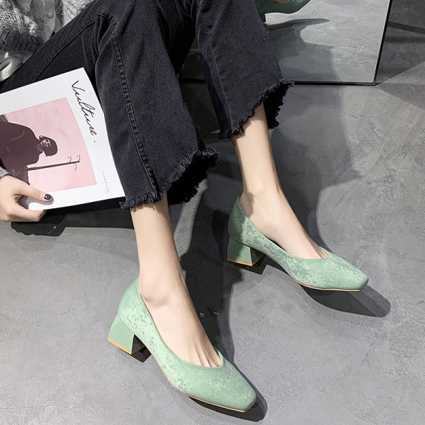 Pantofi moderni de dama din piele intoarsa cu toc gros