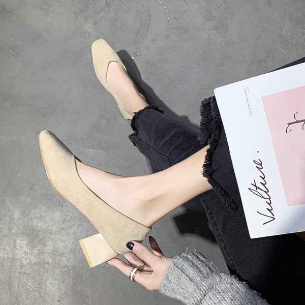 Pantofi moderni de dama din piele intoarsa cu toc gros