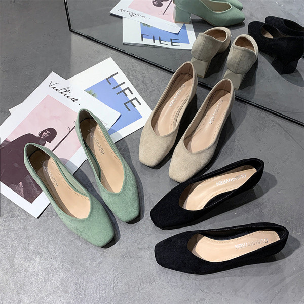 Pantofi moderni de dama din piele intoarsa cu toc gros