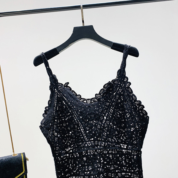 Naujo modelio trumpas nėriniuotas moteriškas apatinis trikotažas su plonais dirželiais