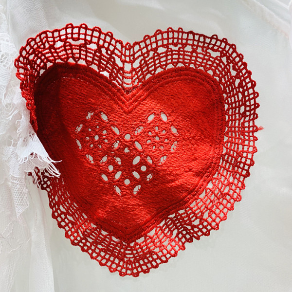 Naujo modelio moteriški marškiniai ant širdelių su kaspinu ir lotoso rankovėmis