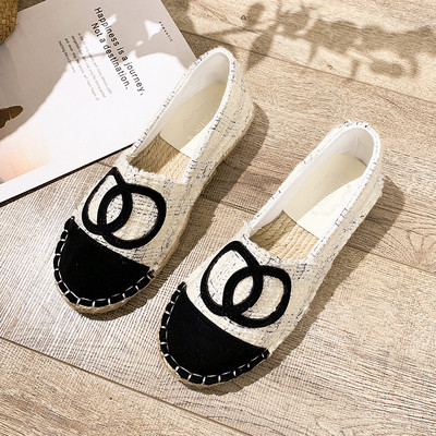 Női alkalmi cipő lapos talppal és hímzéssel