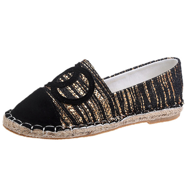 Női alkalmi cipő lapos talppal és hímzéssel