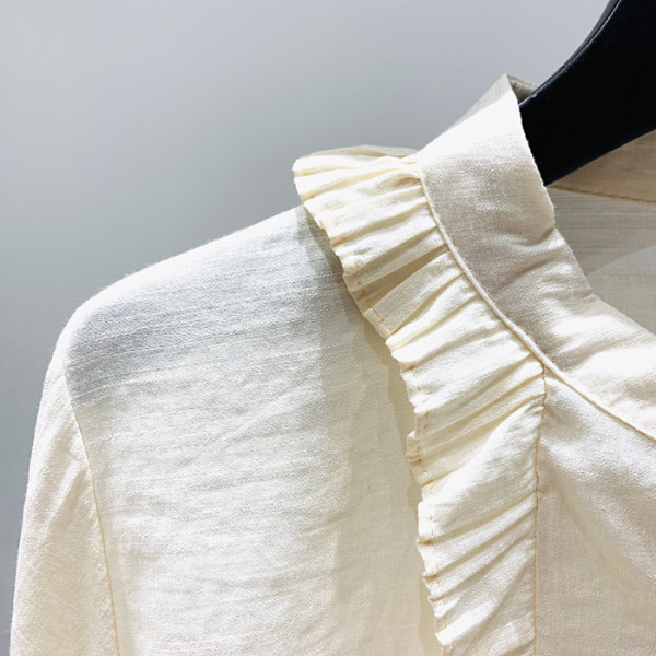 Jauna modeļa sieviešu krekls ar ovālu kakla izgriezumu un platām piedurknēm