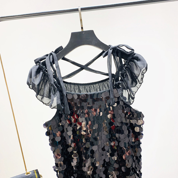 Нов модел дамска блуза с пайети и квадратно деколте