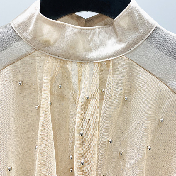 Модерна дамска блуза с ниска яка,лотос ръкави и пайети