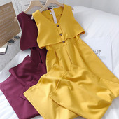 Kaasaegne naiste kombinesoon spits-kaelusega ja nööpidega – lai mudel