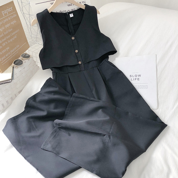 Kaasaegne naiste kombinesoon spits-kaelusega ja nööpidega – lai mudel