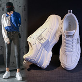 Mūsdienīgas ikdienas kedas ar raupju zoli un mežģīnēm baltā krāsā