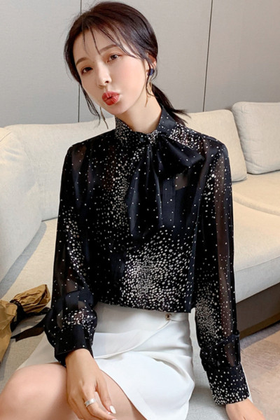 Mūsdienīgs sieviešu krekls ar garām piedurknēm un lenti