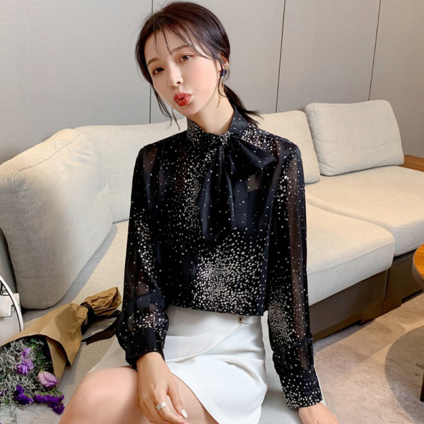 Mūsdienīgs sieviešu krekls ar garām piedurknēm un lenti