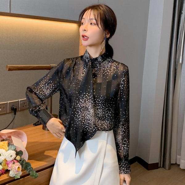 Mūsdienīgs sieviešu krekls ar garām piedurknēm un lenti