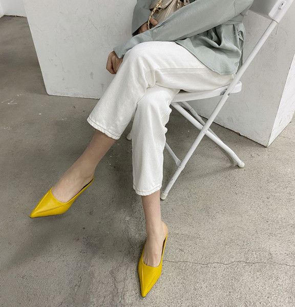 Jauns pavasara-vasaras smailo čību modelis ar zemu papēdi