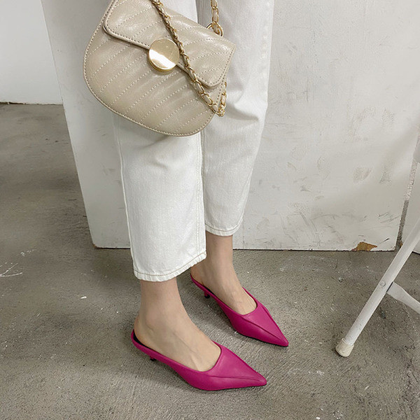 Jauns pavasara-vasaras smailo čību modelis ar zemu papēdi