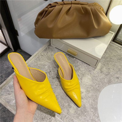 Jauns sieviešu smailo čību modelis ar zemiem papēžiem