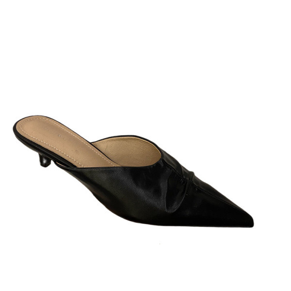 Jauns sieviešu smailo čību modelis ar zemiem papēžiem