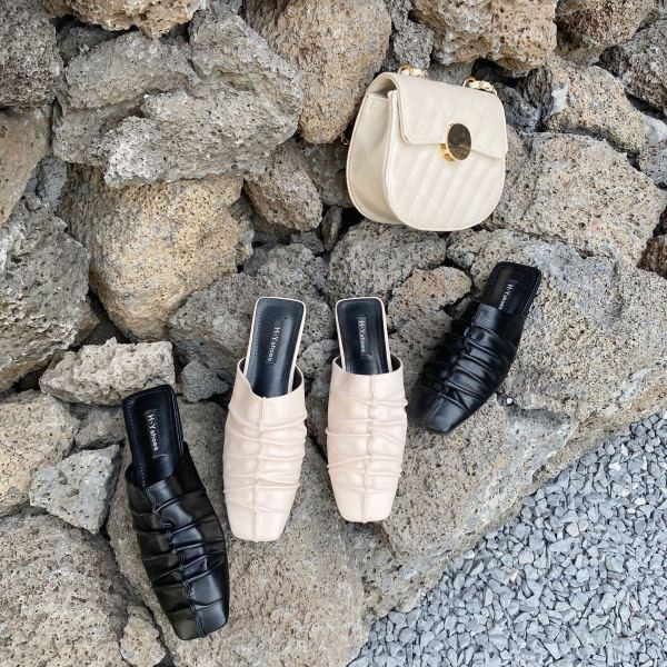 Moteriškos laisvalaikio šlepetės pagamintos iš eko odos