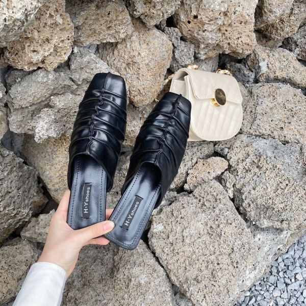 Moteriškos laisvalaikio šlepetės pagamintos iš eko odos