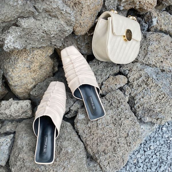 Moteriškos laisvalaikio šlepetės pagamintos iš eko odos