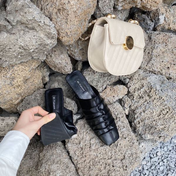 Moteriškos laisvalaikio šlepetės pagamintos iš eko odos