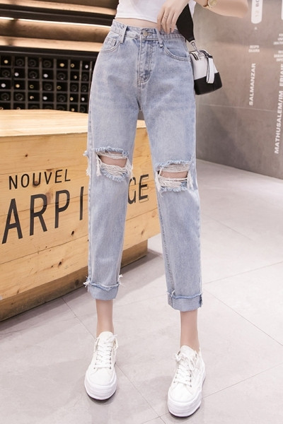 Sieviešu džinsi ar augstu vidukli un saplēstu motīvu zilā krāsā