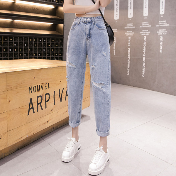 Platūs moteriški džinsai aukštu liemeniu ir plėšytais motyvais