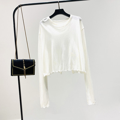 Ikdienas sieviešu blūze - ar garām piedurknēm un ovālu kakla izgriezumu